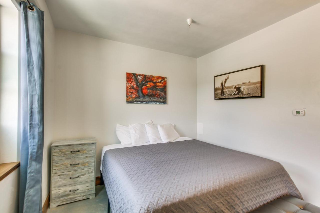 Central Lava Hot Springs Studio With Deck And Views! Bagian luar foto