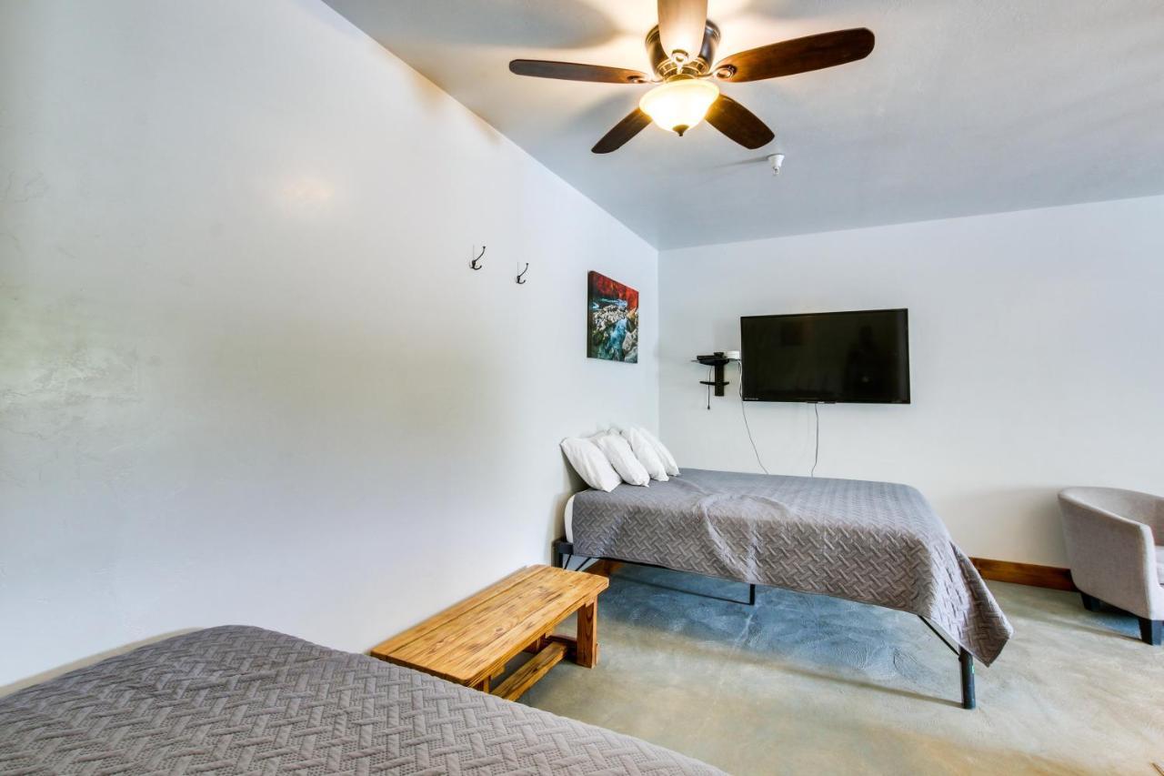 Central Lava Hot Springs Studio With Deck And Views! Bagian luar foto