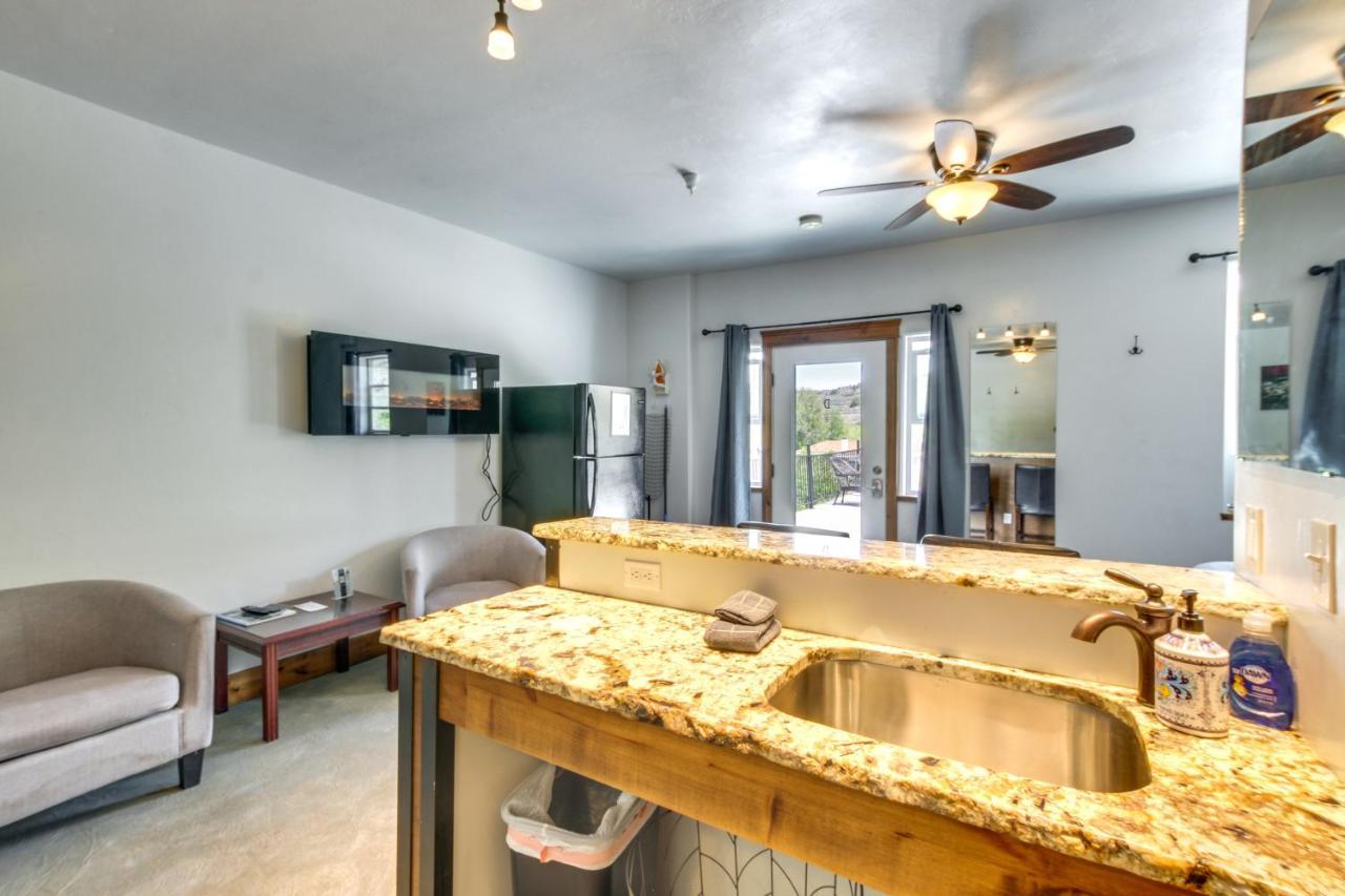 Central Lava Hot Springs Studio With Deck And Views! Bagian luar foto