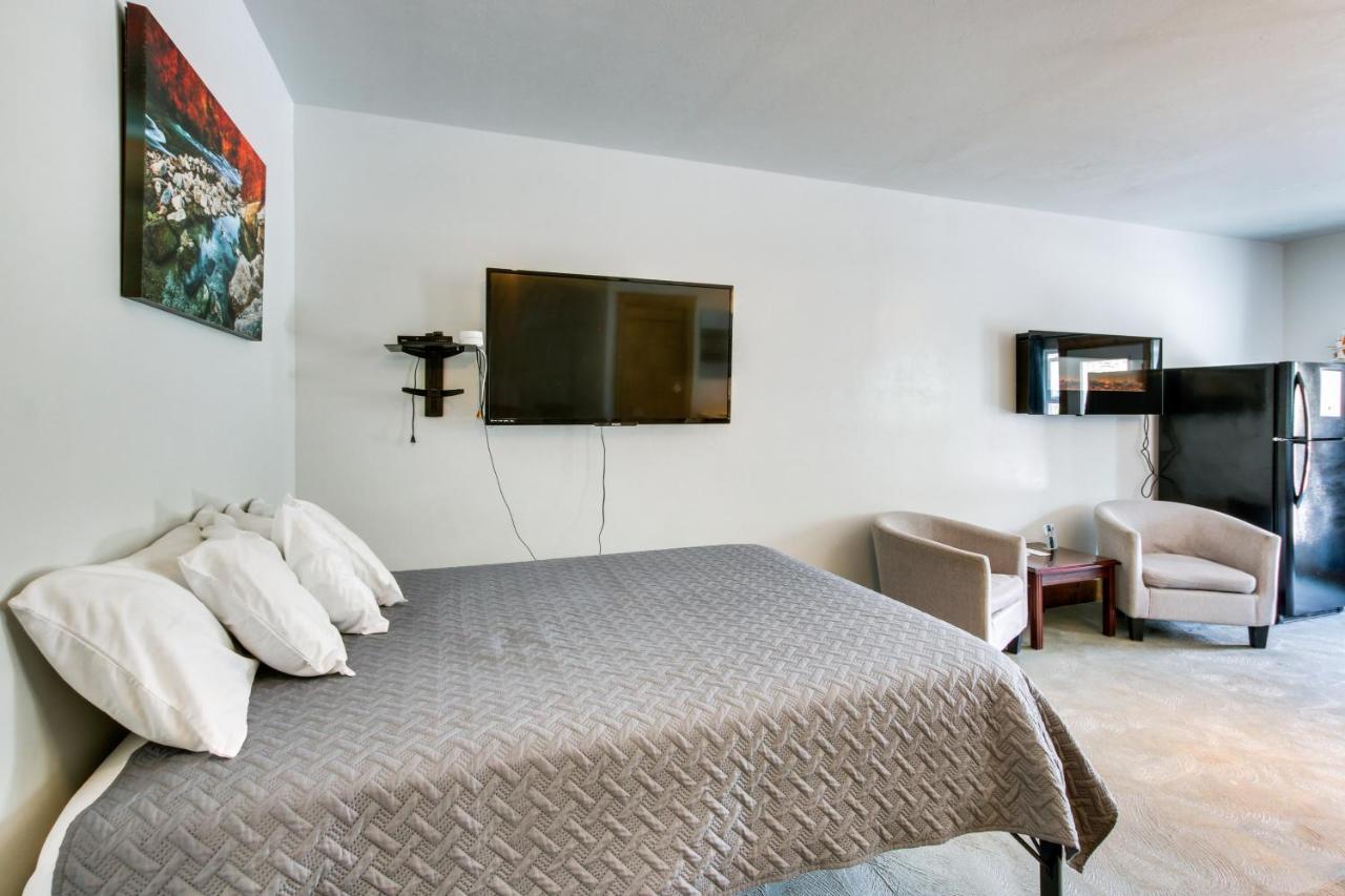 Central Lava Hot Springs Studio With Deck And Views! Bagian luar foto